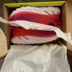Hoka one one Clifton 6 women’s 8.5
